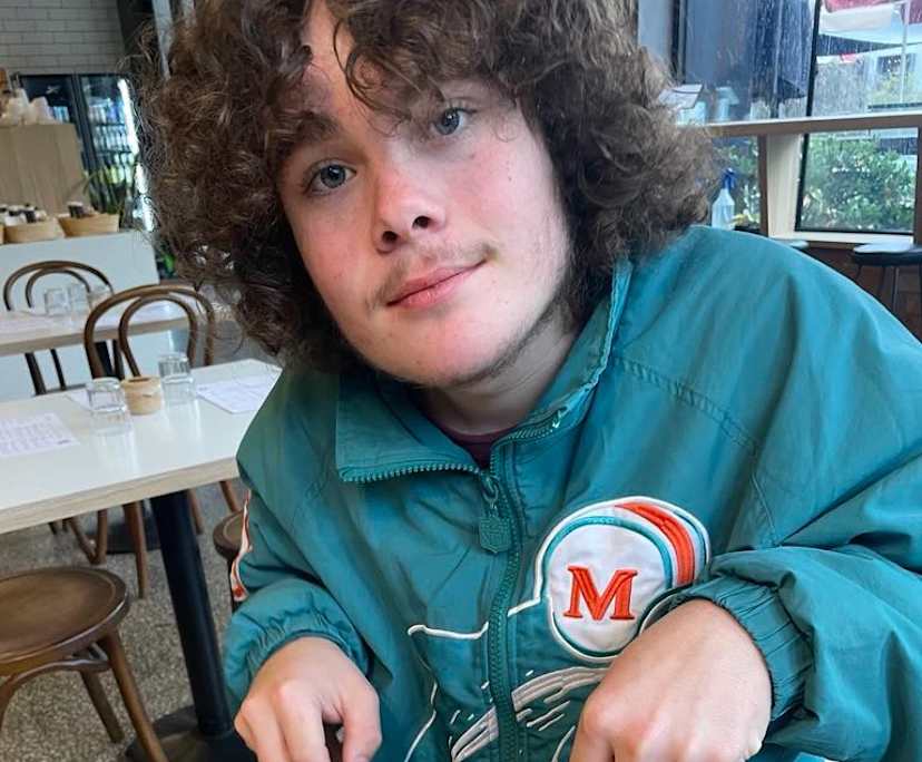 James (20), $400, Non-smoker, Have pets, and Have children