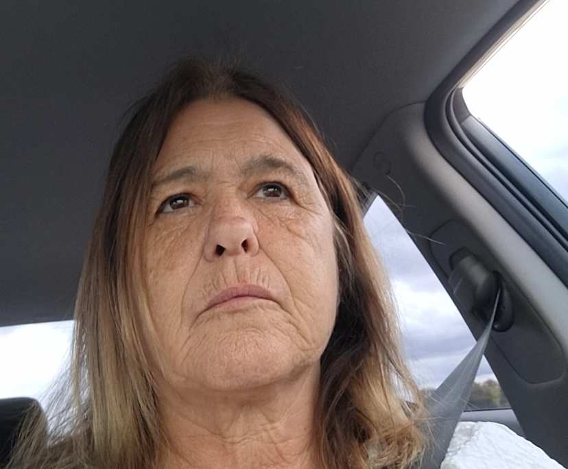 Susan harris (59), $200, Non-smoker, Have pets, and No children