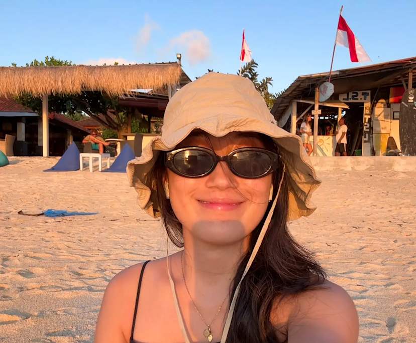 Mia (31), $300, Non-smoker, No pets, and No children