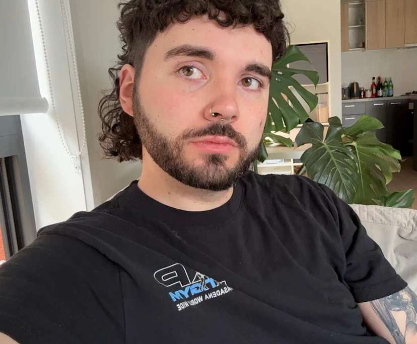 Padraic (27), $250, LGBTQIA+, Non-smoker, No pets, and No children