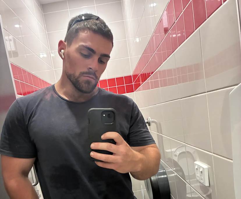 Joshua (22), $450, Non-smoker, No pets, and No children