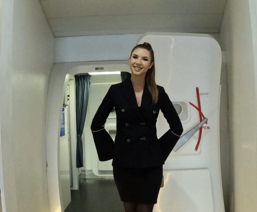 Jade (19), $300, Non-smoker, Have pets, and No children