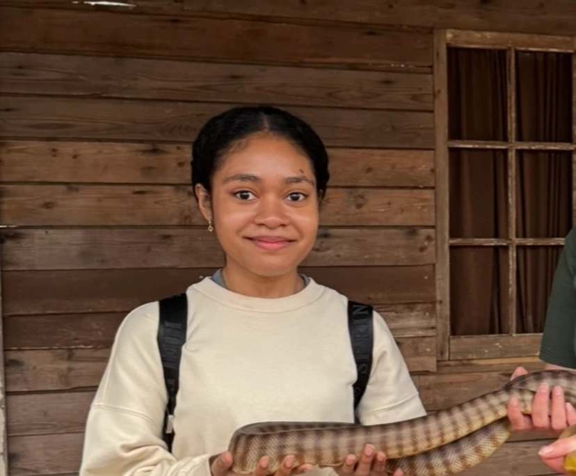 Efrisha (18), $400, No pets, No children, and Non-smoker