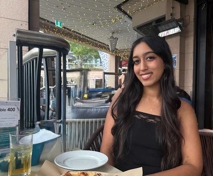 Elizabeth (22), $300, 