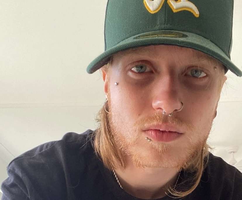 Jack (25), $350, Smoker, Have pets, and No children