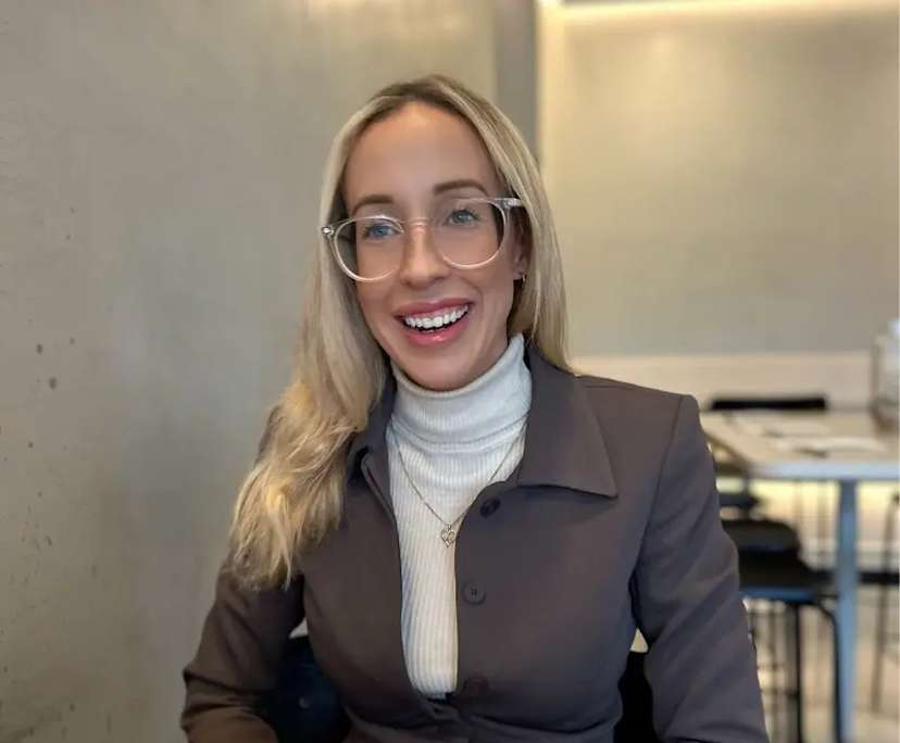 Lara (35), $600, Non-smoker, Have pets, and No children