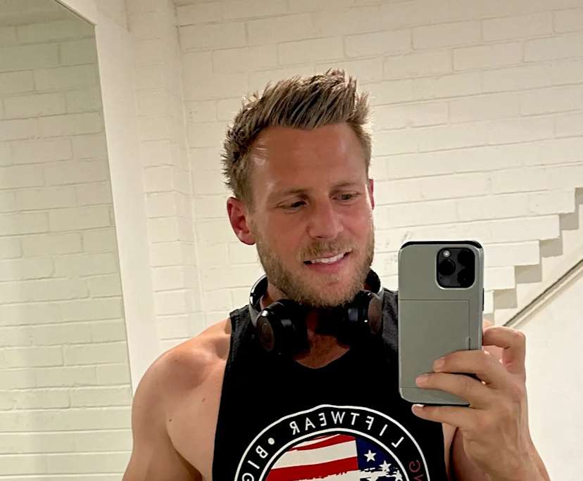 Tommy (35), $400, LGBTQIA+, Non-smoker, No pets, and No children