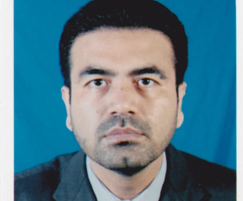 SYED (40), $300, Non-smoker, Have children, and No pets