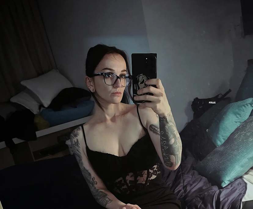 Crystal (30), $400, Non-smoker, Have pets, and No children
