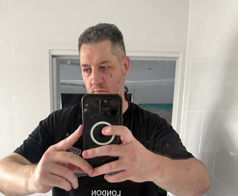 Ben (46), $425, Non-smoker, Have pets, and No children
