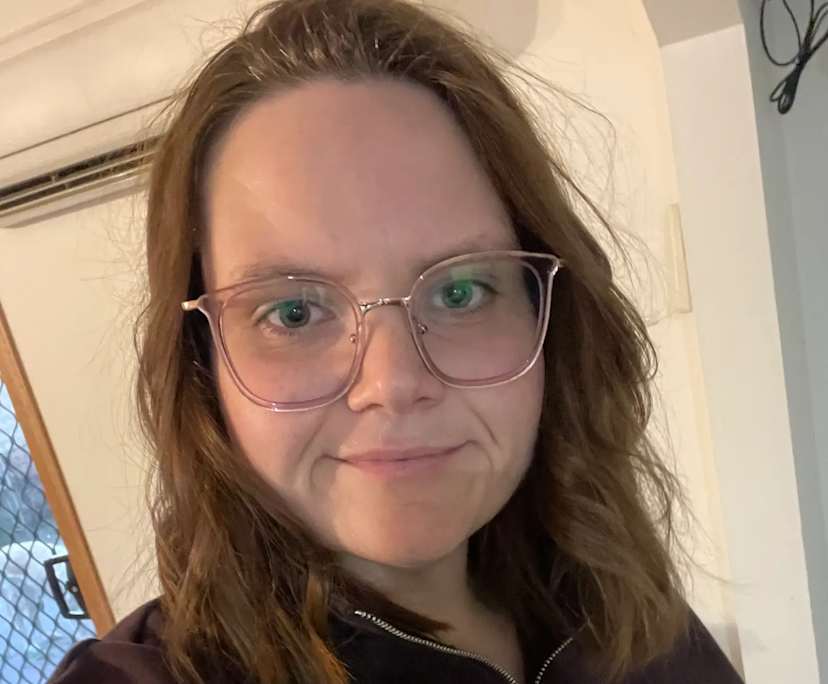 Kat (35), $300, Non-smoker, No pets, and No children