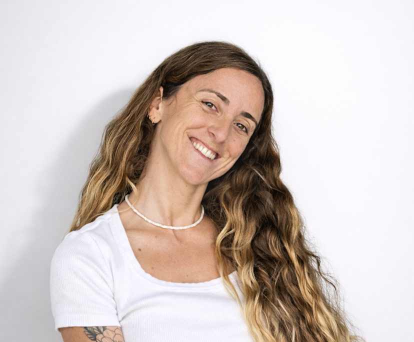 Juliana (34), $250, Non-smoker, No pets, and No children