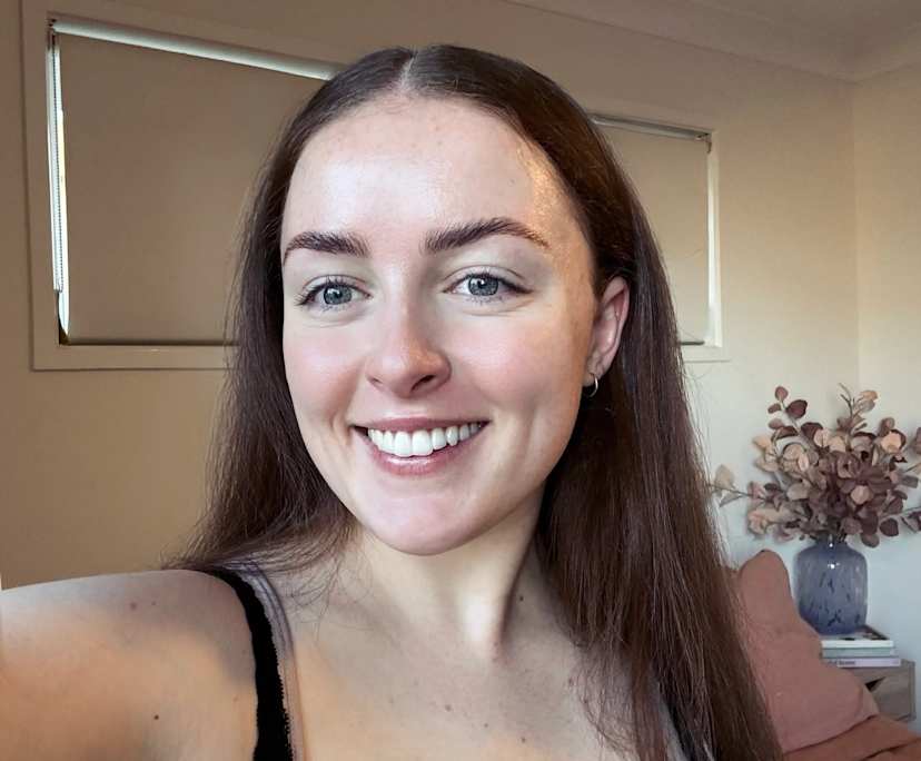 Lydia (24), $300, Non-smoker, Have pets, and No children