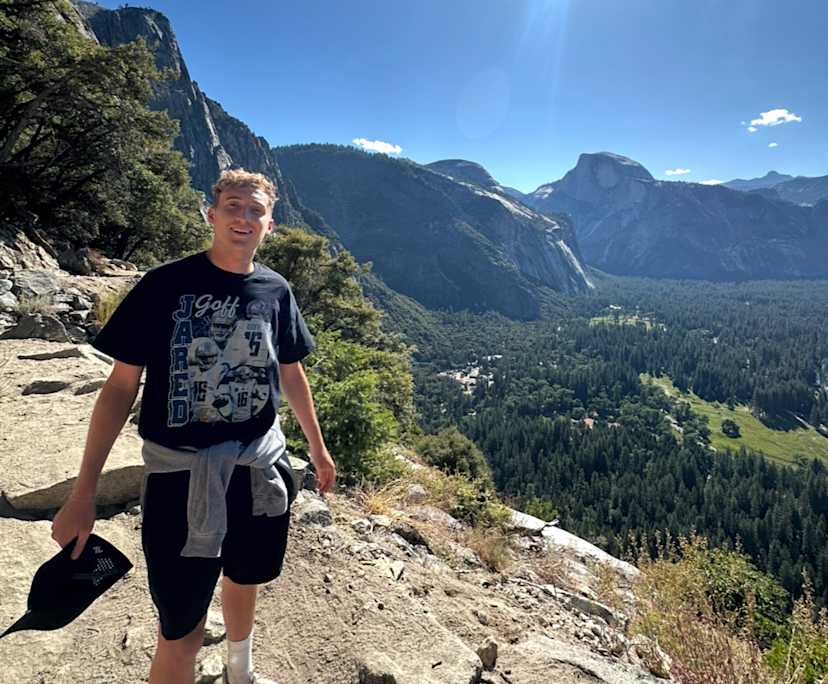 Alex (26), $600, Non-smoker, No pets, and No children