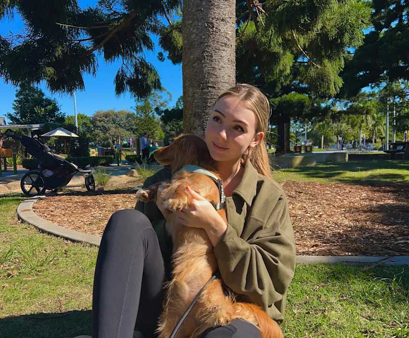 Immie (22), $380, Non-smoker, Have pets, and No children