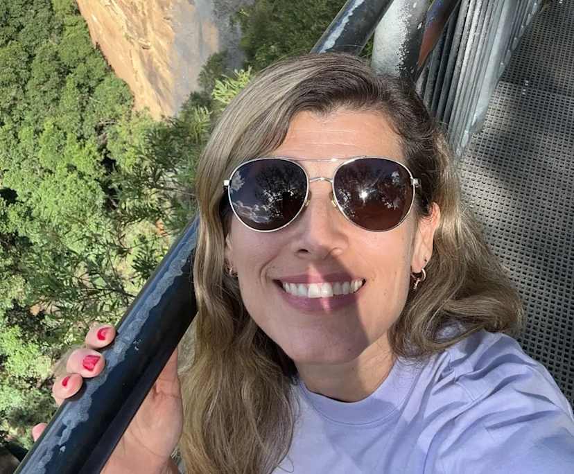 Giovanna (45), $300, No pets, No children, and Non-smoker