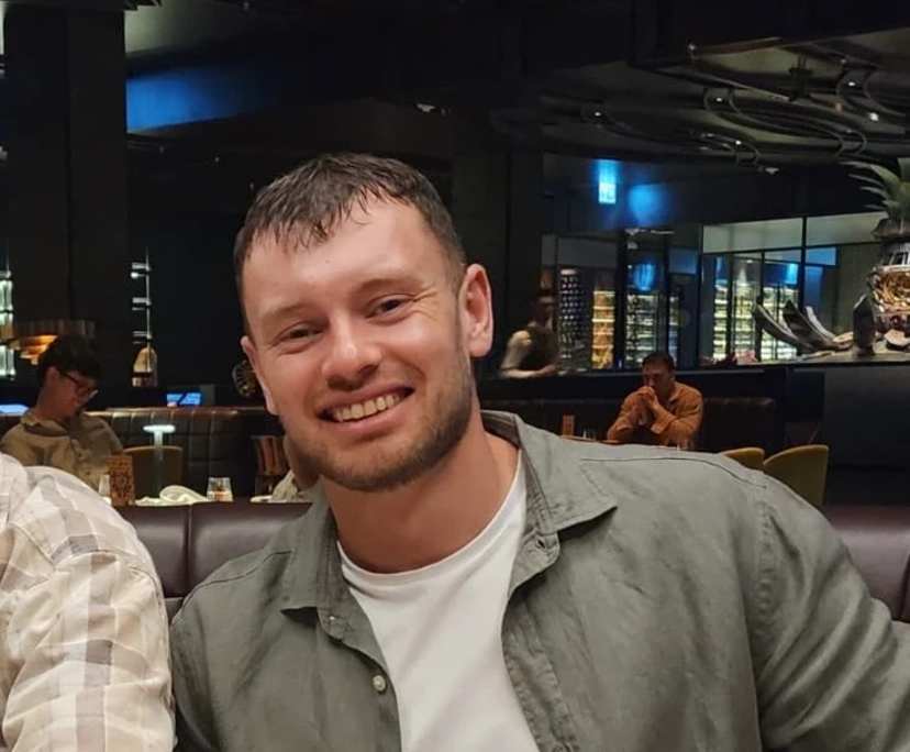 Dan (33), $550, No pets, Non-smoker, and No children