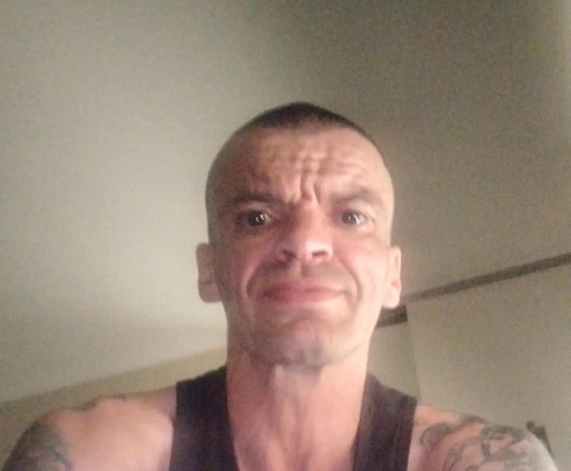 Jason (50), $400, Have pets, Smoker, and No children