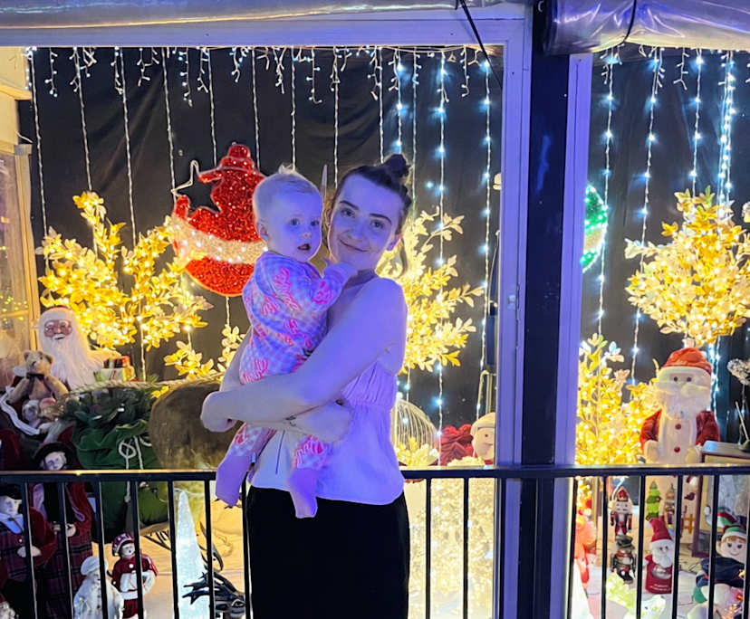 Courtney (22), $600, Non-smoker, Have children, and No pets