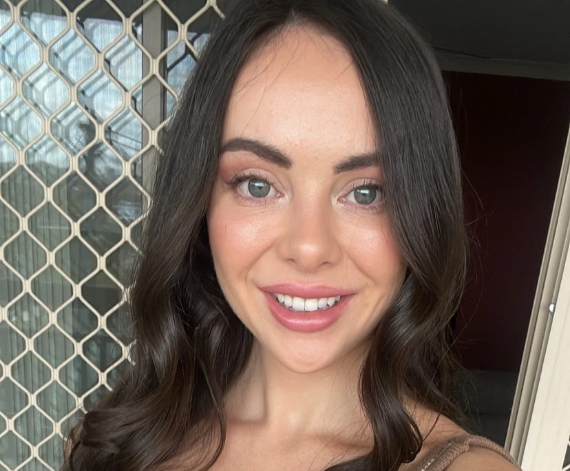 Christina (33), $400, Non-smoker, No pets, and No children