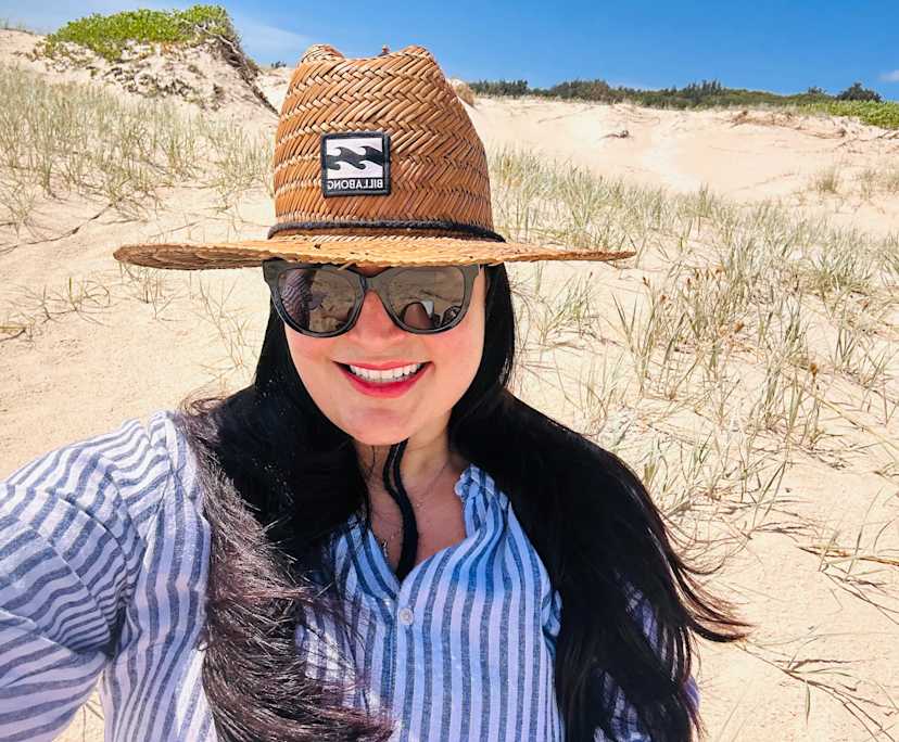 Lara (43), $320, Non-smoker, No pets, and No children