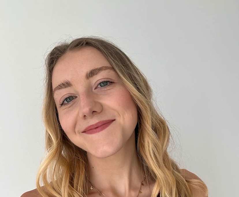 Courtney (24), $400, 