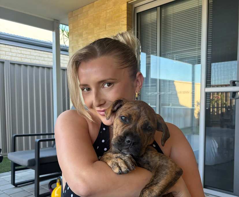 Elyse (26), $450, Non-smoker, Have pets, and No children