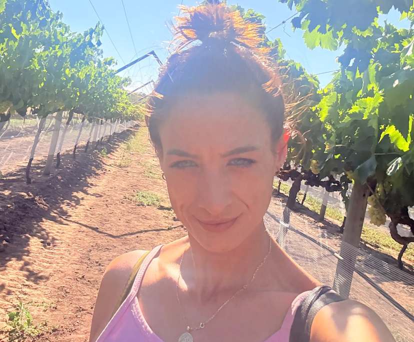 Julieann (38), $360, LGBTQIA+, Have pets, Smoker, and No children