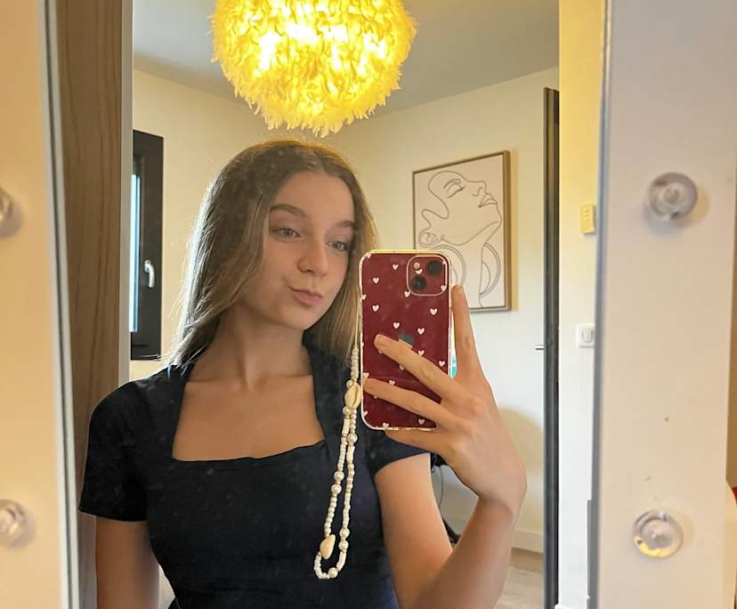 Margot (21), $300, Non-smoker, No pets, and No children