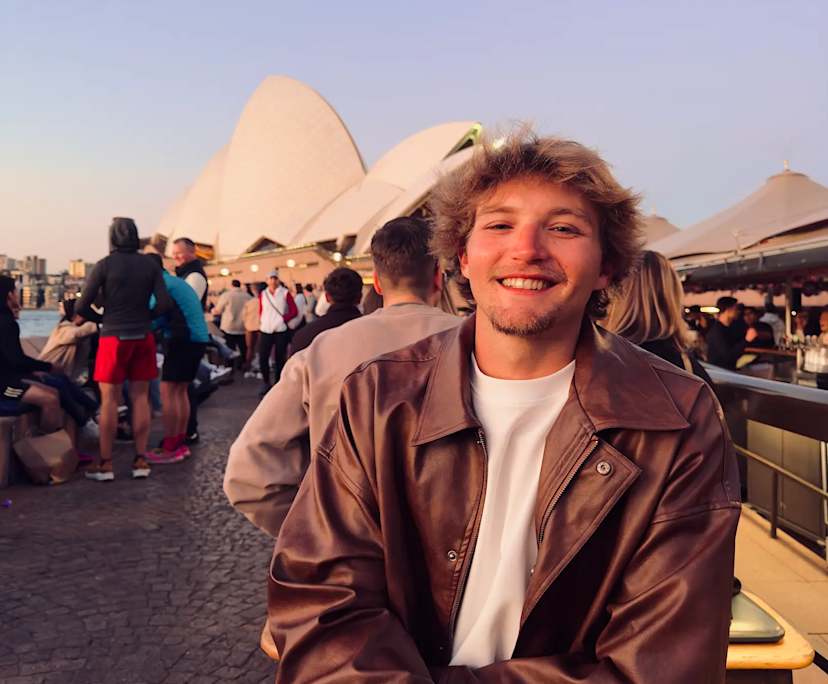 Andrea (26), $450, Non-smoker, No pets, and No children