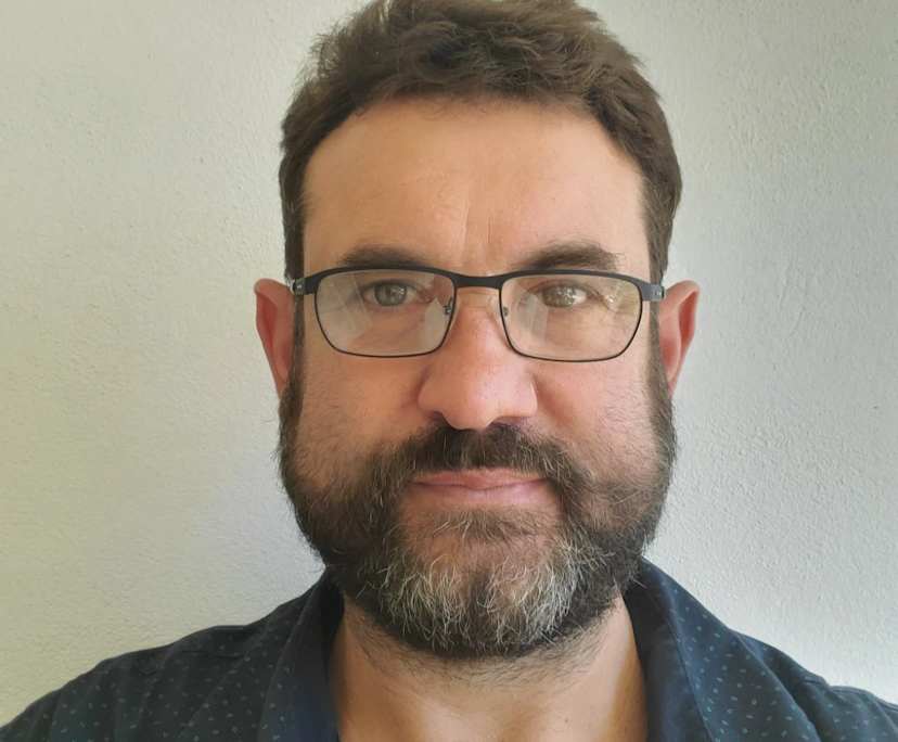 Jason (42), $300, Non-smoker, No pets, and No children