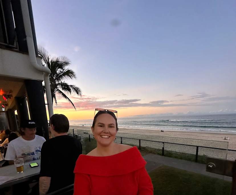 Siobhan (28), $350, Non-smoker, No pets, and No children