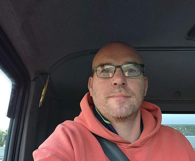 Daniel (42), $240, Non-smoker, No pets, and No children