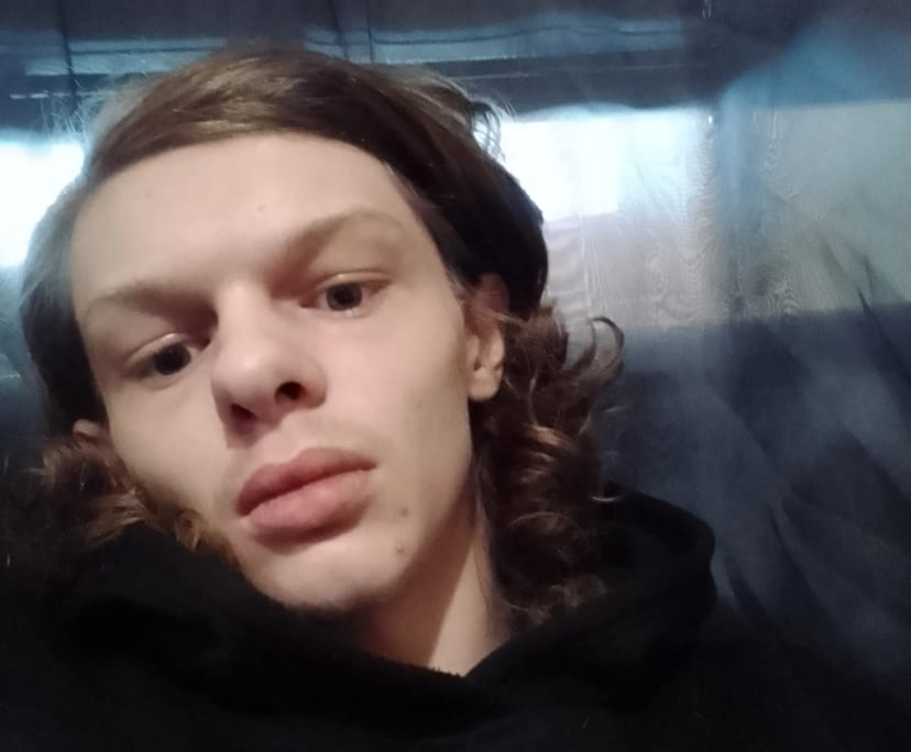 Connor (21), $260, Have pets, Smoker, and No children