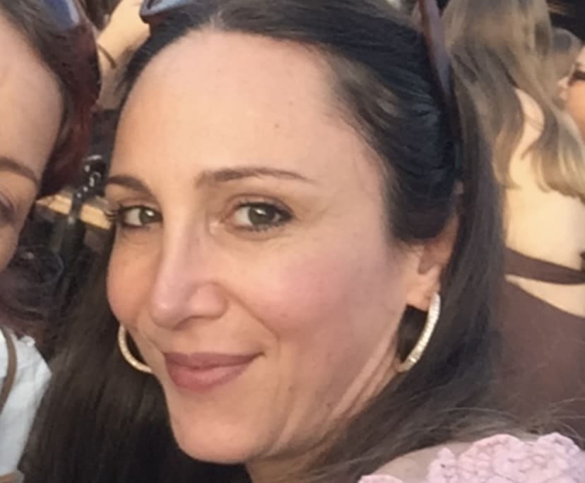 Michelle (46), $300, Non-smoker, No pets, and No children