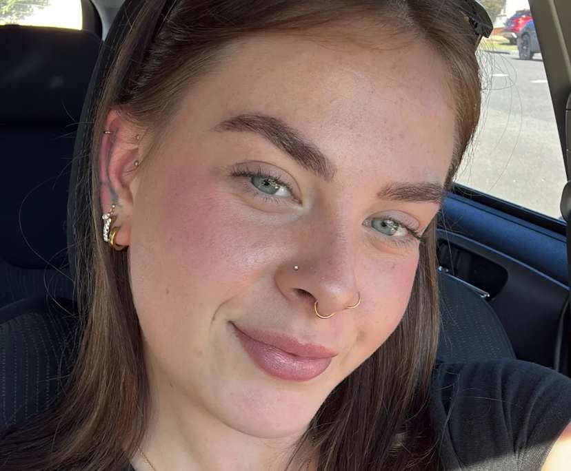 Bianka (22), $300, No pets, Non-smoker, and No children