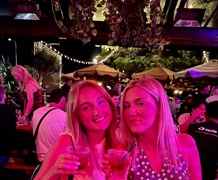 Lilly (24), $400, Non-smoker, No pets, and No children