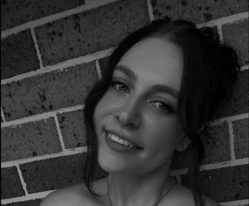 Tylisha (25), $300, Non-smoker, Have pets, and No children