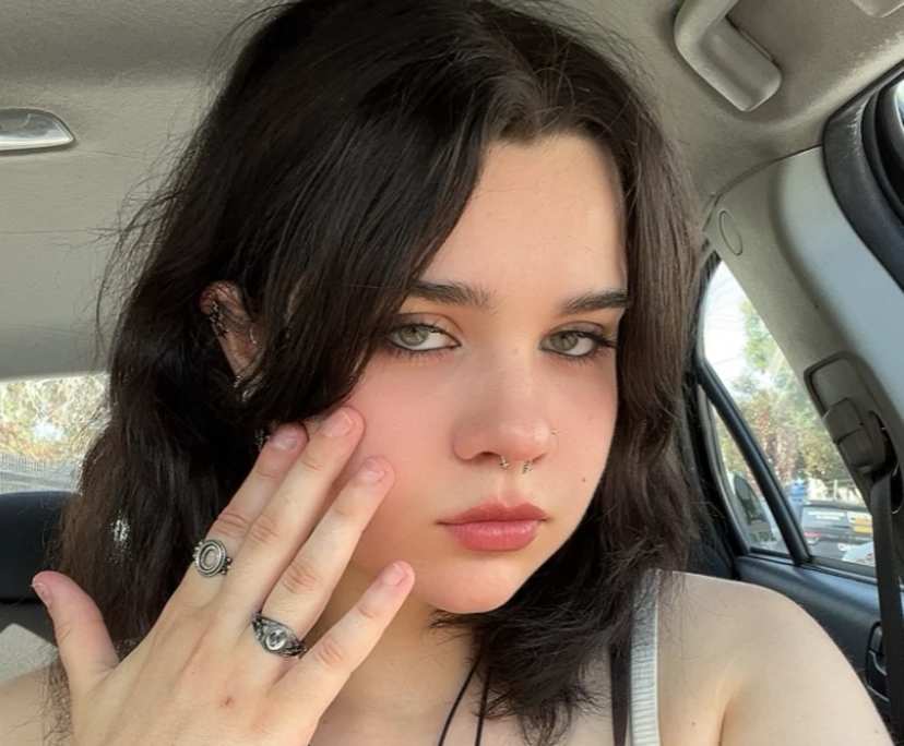 Shalese (21), $400, Non-smoker, Have pets, and No children