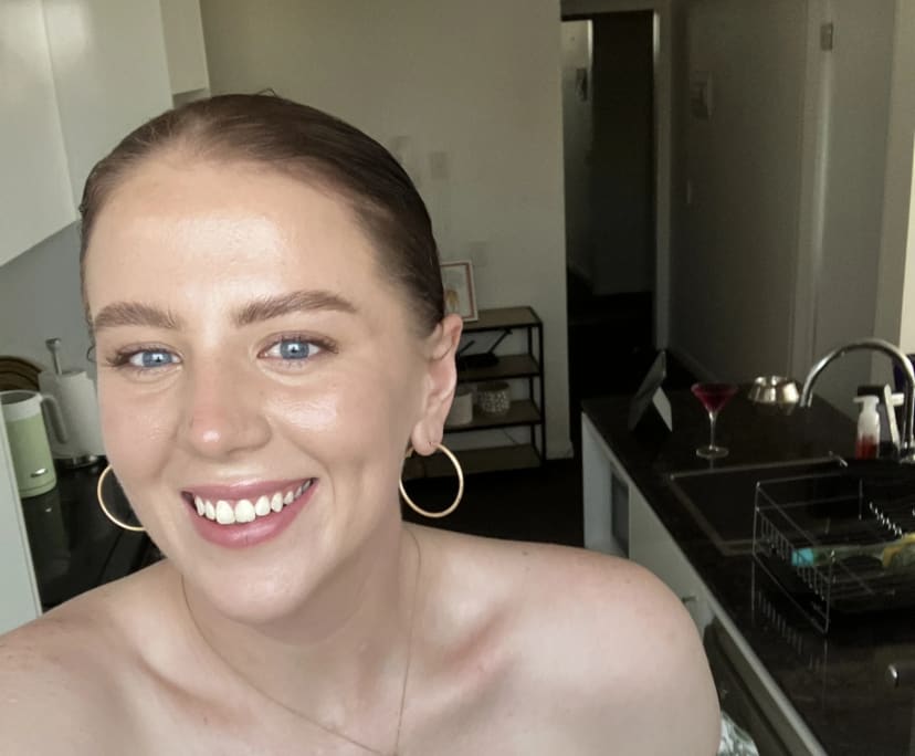 Molly (26), $400, Have pets, Non-smoker, and No children