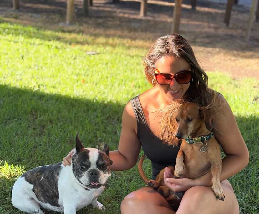 Vannia (30), $350, Non-smoker, Have pets, and No children