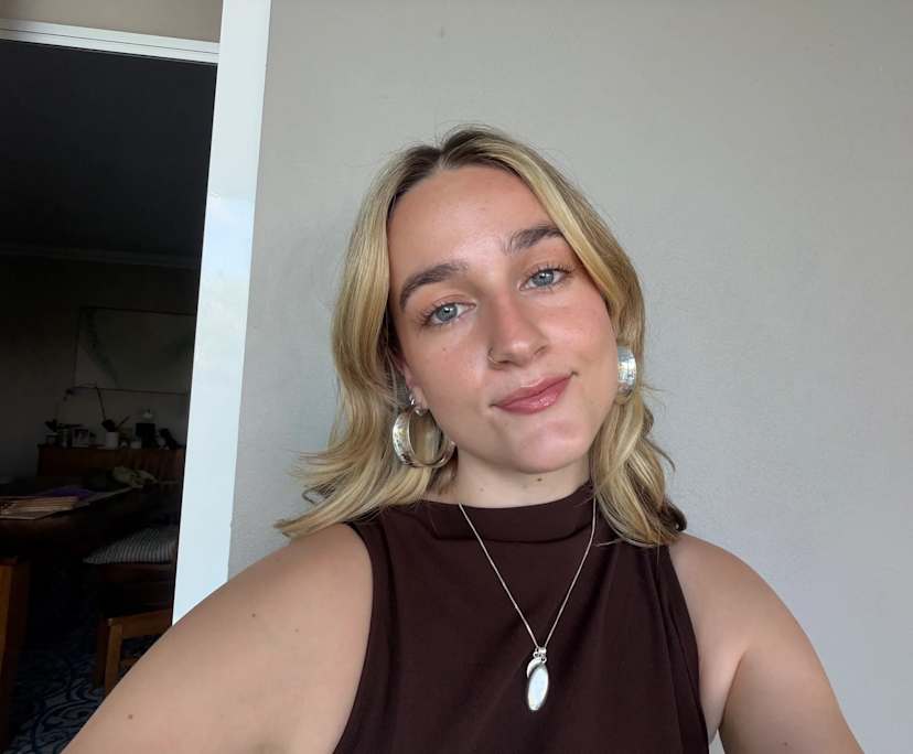 Ella (22), $400, LGBTQIA+, Non-smoker, No pets, and No children