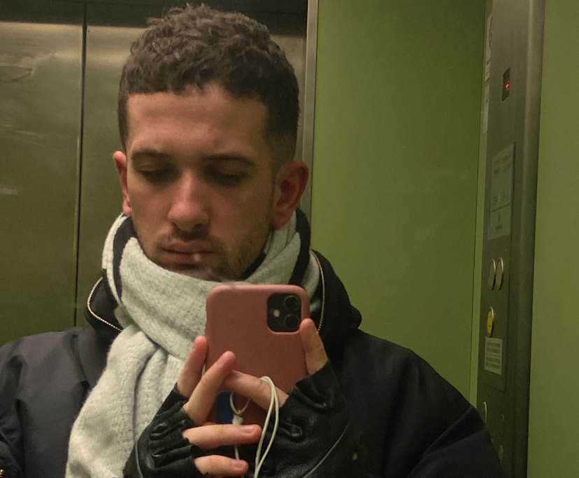 Oliver (26), $350, LGBTQIA+, Non-smoker, No pets, and No children