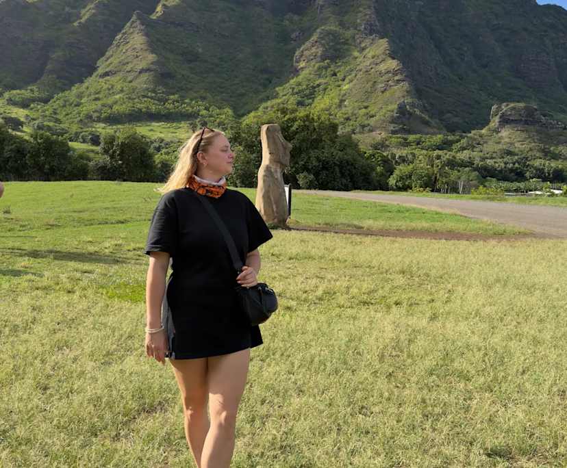 Laura (27), $500, Non-smoker, No pets, and No children