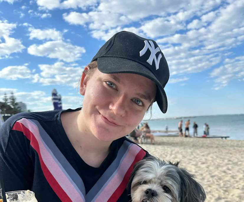 Caitlyn (24), $500, Non-smoker, Have pets, and No children