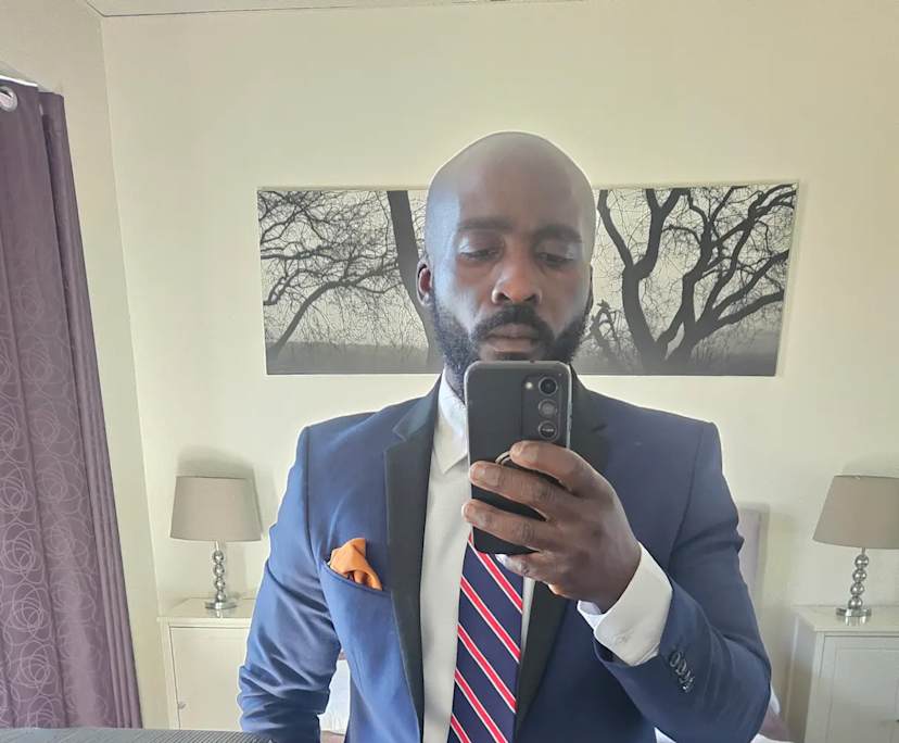 Oyin (30), $300, Non-smoker, No pets, and No children