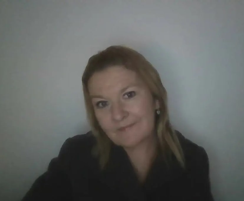 Ange (42), $250, No children, Smoker, and No pets