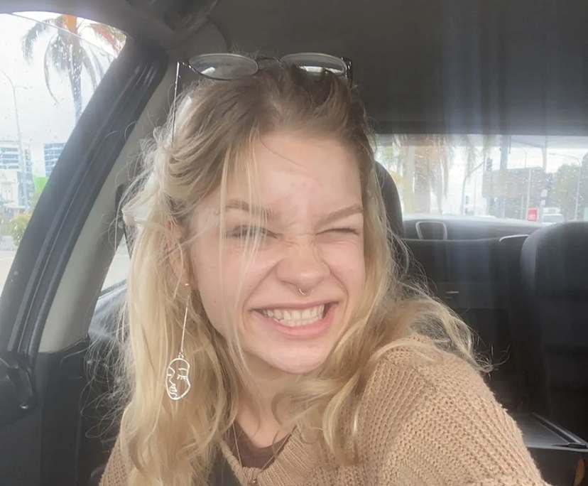 claudia (23), $300, 