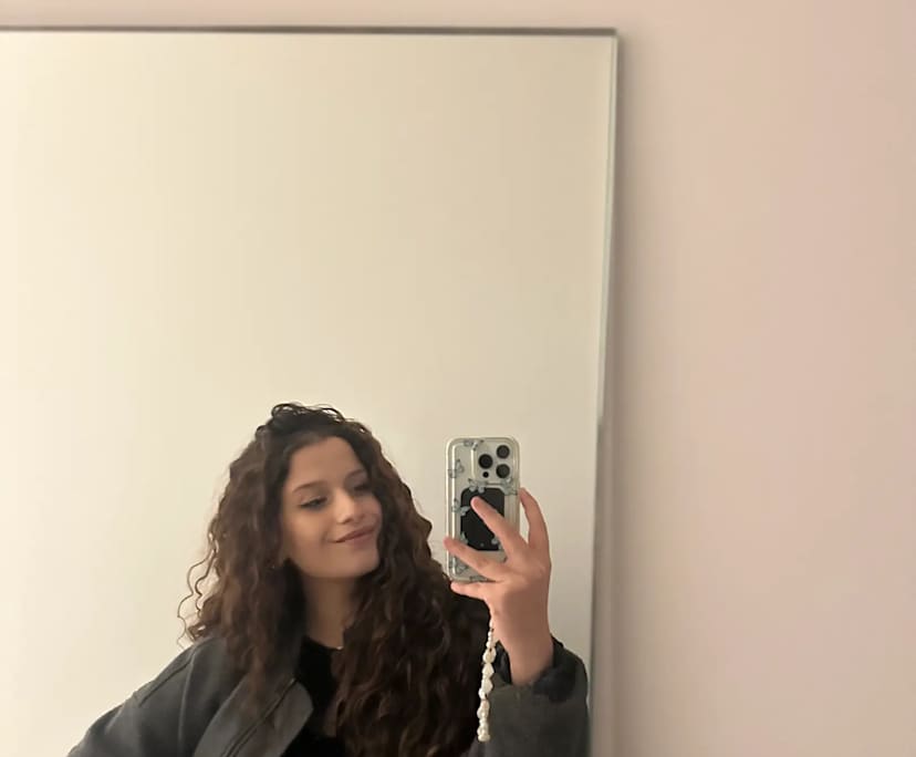 Victoire (23), $300, Smoker, No pets, and No children