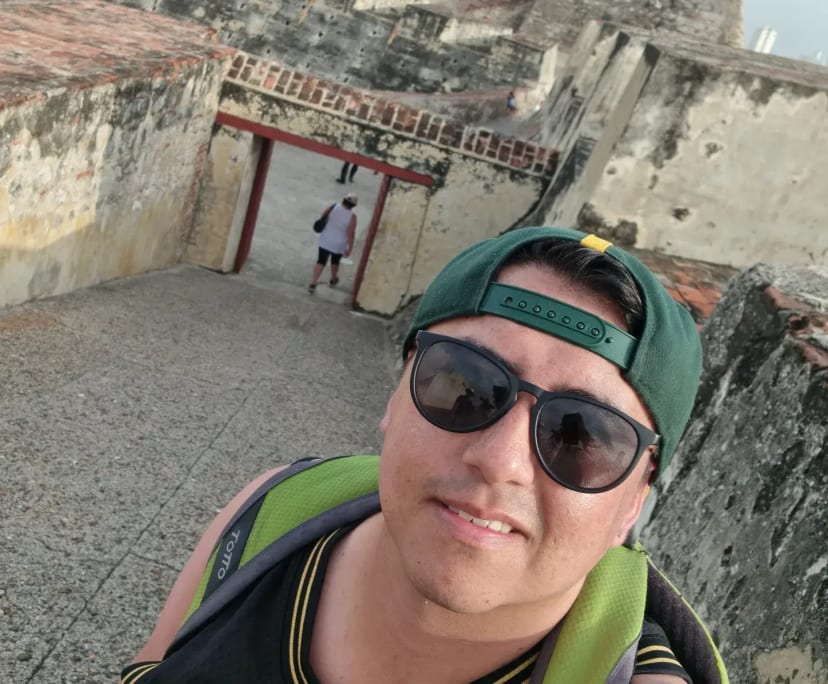 Edison Gomez (32), $400, Non-smoker, No pets, and No children